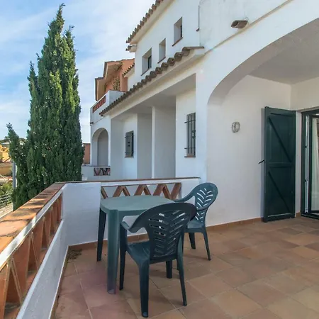 Sleeps 4 *