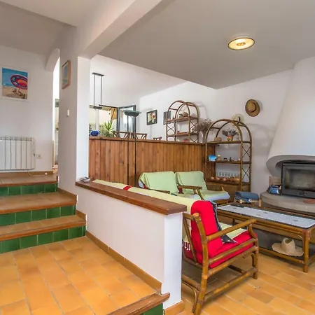 Sleeps 4 *