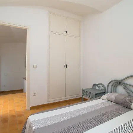 Sleeps 4 Begur